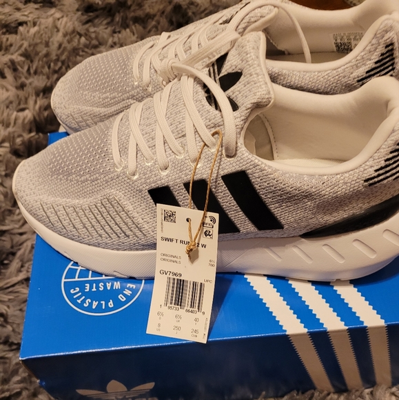 New Adidas swift Run 22w sneakers size 8 - Picture 1 of 7